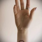 Egy remek példa a kör tetoválásra - a rajz alkalmas a kör tetoválására a mellkason