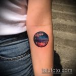 Az alkalmazott tetováló kör hűvös változata - a rajz kör alakú tetováláshoz alkalmas