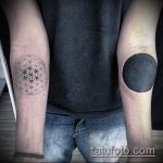 Egy remek példa a kész kör tetoválásra - a rajz alkalmas háromszög kör tetoválásra