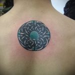 Egy remek példa a tetovált körre - a rajz alkalmas a kör hátulján lévő tetoválásra