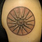 A kész kör tetoválás érdekes változata - a rajz alkalmas tollakkal ellátott kör tetoválásra