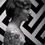 Eredeti példa egy kész kör tetoválásra - a rajz alkalmas egy kör tetoválás hullámára