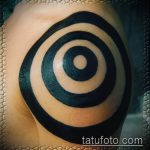 A meglévő kör tetoválás egyedi változata - a rajz alkalmas tollal ellátott kör tetováláshoz