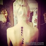 Eredeti példa a tetovált körre - a rajz alkalmas tetoválásra egy felirat körben