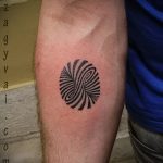 Jó példa a kész kör tetoválásra - a rajz kör alakú tetováláshoz alkalmas