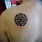 A készített kör tetoválás hűvös változata - a rajz alkalmas tollal ellátott kör tetoválásra