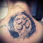 Jó példa egy tetovált körre - a rajz alkalmas háromszög kör tetoválásra