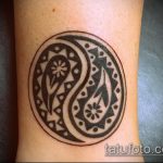 A tetovált kör klassz példája - a rajz kör alakú tetováláshoz alkalmas