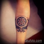 A meglévő kör tetoválás hűvös változata - a rajz alkalmas a kör tetoválására a mellkason