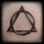 A készített kör tetoválás hűvös változata - a rajz alkalmas egy körben lévő csillag tetoválásra