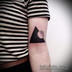 A készített kör tetoválás hűvös változata - a rajz alkalmas egy kör tetoválására