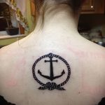 Az alkalmazott kör tetoválás hűvös változata - a rajz alkalmas a kör tetoválására a csuklón