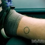 A kész kör tetoválás hűvös változata - a rajz alkalmas egy kör tetoválás hullámára