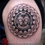 A tetovált kör érvényes példája - a rajz alkalmas a kar körkörös tetoválására