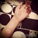 A meglévő kör tetoválás eredeti változata - a rajz alkalmas a kör tetoválására a vállán