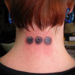 A meglévő kör tetoválás tesztverziója - a rajz alkalmas a kör tetoválására a hátán