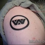 Az alkalmazott kör tetoválás eredeti változata - a rajz alkalmas táj kör tetoválásra