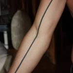 Fotó egy vonalas tetoválásról, kelte: 2018.09.17. №049 - vonal tetoválás -