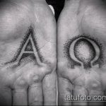 Az omega tetoválás # 561 a minta hűvös változata, amely könnyen használható átalakítására és omega tetoválásként történő alkalmazására a csuklón