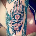 Az omega tetoválás # 831 a minta klassz változata, amely sikeresen használható átalakításra és tetoválás omega szimbólumként való alkalmazására