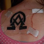 Az omega tetoválás # 766 a minta klassz változata, amely sikeresen használható alfa és omega tetoválásként történő feldolgozásra és alkalmazásra