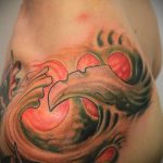 A szerves tetoválás # 445 a minta méltó változata, amely könnyen használható az organikus anyagok átalakítására és alkalmazására tetoválásként a csuklón