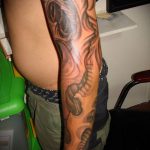 Az organikus tetoválás # 113 a minta klassz változata, amely sikeresen használható a szerves anyagok véglegesítésére és felhelyezésére a nyakra tetoválásként