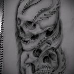 923 szerves tetoválás - a minta hűvös változata, amely sikeresen használható a szerves anyagok megváltoztatására és a váll tetoválásként történő alkalmazására