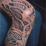 Az organikus tetoválás # 819 a minta klassz változata, amely sikeresen használható az organikus anyagok átalakítására és alkalmazására tetoválásként a vállán