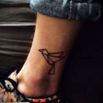 Az origami tetoválás # 382 egy rajz klassz változata, amely jól használható változtatásra és alkalmazásra origami stílusú tetoválásként