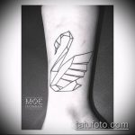 Az origami tetoválás # 211 a minta méltó változata, amely sikeresen használható az origami macska tetoválás átalakítására és alkalmazására