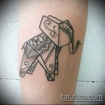 Az origami tetoválás # 817 a minta klassz változata, amely sikeresen használható változtatásra és alkalmazásra origami tetoválásként a csuklón