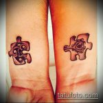 №975 tetováló rejtvény - a minta exkluzív változata, amely sikeresen használható a véglegesítéshez és a tetováláshoz a fül mögött