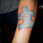 A 174 -es számú tetováló rejtvény a minta méltó változata, amely sikeresen használható változtatásra és tetováló puzzle -ként történő alkalmazásra egy fiú születésének tiszteletére.