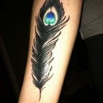 fénykép egy pávatoll tetoválásról, kelte: 2018.06.26. №034 - tetoválás pávatoll -