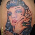 Fotó tetoválás portré egy barna és ásó ásó