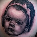 fotó tetoválás portré egy gyermek - egy lány harisnyakötő