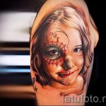 fotó tetoválás portré egy gyermekről - kislány rövid hajjal - Santa Muerto stilizálása