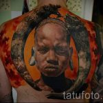 Fénykép egy gyermek tetováló portréjáról