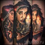 fotó tetoválás portré - gyönyörű lány és égő gyertya