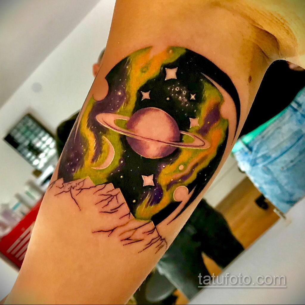 Zdjęcie tatuażu planety 20.07.2021 №097 - tatuaż planety -