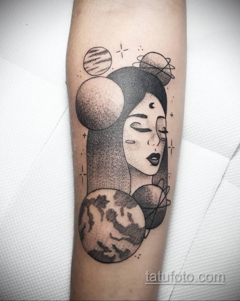 Zdjęcie tatuażu planety 20.07.2021 №124 - tatuaż planety -