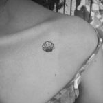 fotó egy kagylótetoválásról, kelt 2017.10.07. №130 - tetoválóhéj -