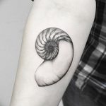 fotó egy kagylótetoválásról, kelt 2017.10.07. №027 - tetoválóhéj -