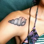 fotó egy kagylótetoválásról, kelt 2017.10.07. №079 - tetoválóhéj -