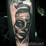 A muertos tetoválás # 541 a minta méltó változata, amely sikeresen használható feldolgozásra és alkalmazásra, mint muertos tetoválás az alkarra