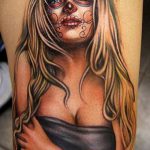 A 23 -as számú muertos tetoválás a minta hűvös változata, amely jól használható a feldolgozásra és a santa muerte tetováláshoz