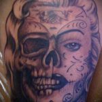 A muertos tetoválás # 930 a minta hűvös változata, amely sikeresen használható muertos tetoválásként történő feldolgozásra és alkalmazásra