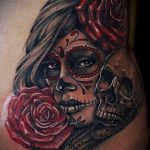 A muertos tetoválás # 686 a minta hűvös változata, amely sikeresen felhasználható a santa muerte tetoválás átalakítására és alkalmazására