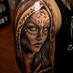 A muertos tetoválás # 660 a minta klassz változata, amely könnyen használható muertos henna tetoválásként történő feldolgozásra és alkalmazásra